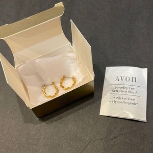 NIB Avon Twist Hoop Pierce Earrings